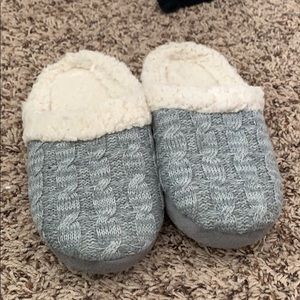 Sweater knit slippers